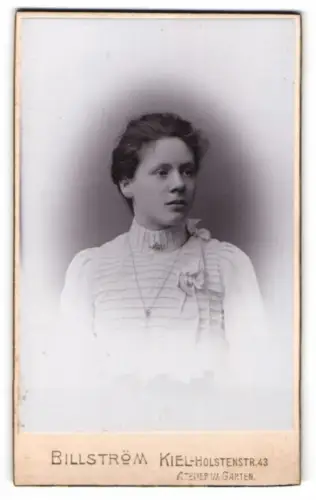 Fotografie Billström, Kiel, Holstenstr. 43, Porträt einer jungen Frau