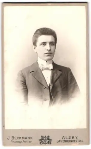 Fotografie J. Beckmann, Alzey, Weinrufstrasse, Porträt eines jungen Mannes