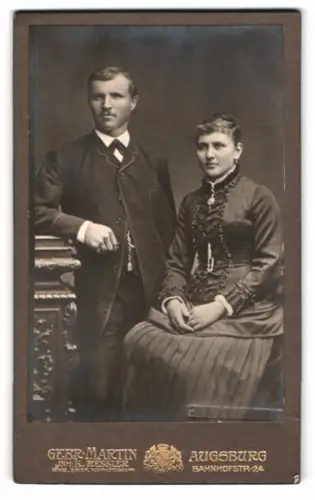 Fotografie Gebr. Martin, Augsburg, Bahnhofstr. 24, Elegantes Paar im Atelier