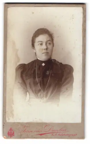 Fotografie Jean van Daalen, Aalen, Bahnhofstrasse, Porträt einer Dame