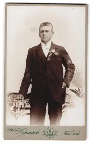 Fotografie Atelier Hommrich, Hadamar, Eleganter junger Mann mit Anzug