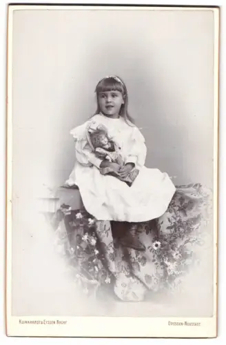 Fotografie Klinkhardt & Eyssen Nachf., Dresden-Neustadt, Bautznerstrasse 16, Mädchen Florry Richter mit Puppe im Arm