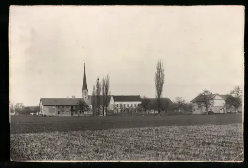 2 Fotografien Franz Zehetner, Mauerkirchen, Ansicht St. Peter am Hart, Blick nach dem Ort mit Kirche