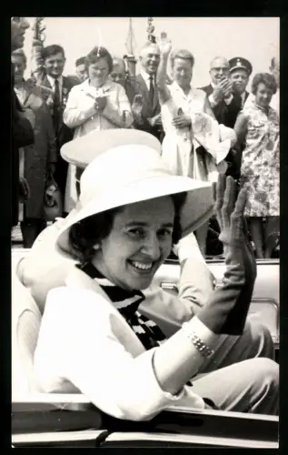 2 Fotografien König Baudouin von Belgien und seine Frau Königin Fabiola von Belgien