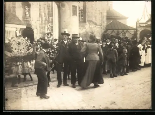 3 Fotografien Ansicht Berchtesgaden, Festumzug mit Karren samt Bett und Komode A.D 1913