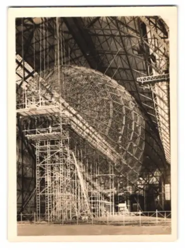 11 Fotografien Bau des Zeppelin LZ 129 Hindenburg, Zeppelinhalle, geplante Innenansichten