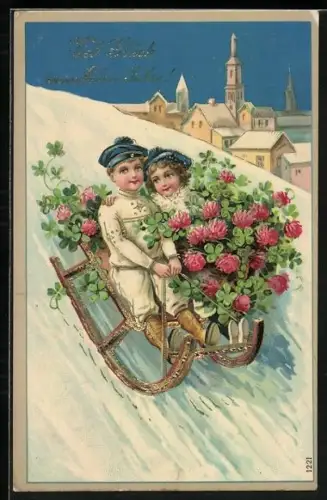 AK Viel Glück im neuen Jahre, zwei Kinder beim Schlittenfahren mit Blumensträussen, Karte m. Golddruck