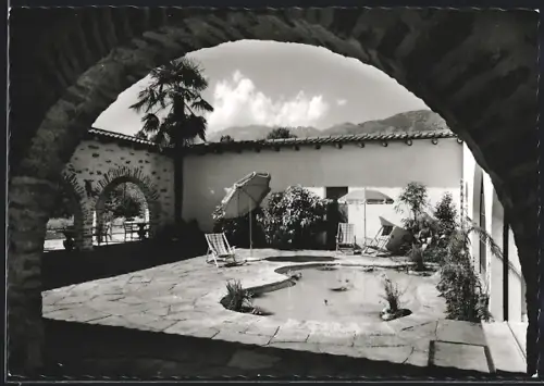 AK Ascona, Hotel Arcadia-Garni, Inh. J. Güdel, Innenhof mit Teich