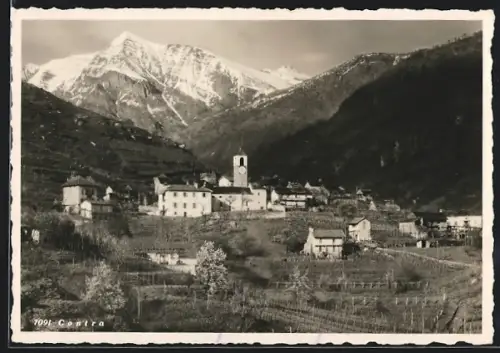 AK Contra, Ortspartie mit Kirche im Gebirge