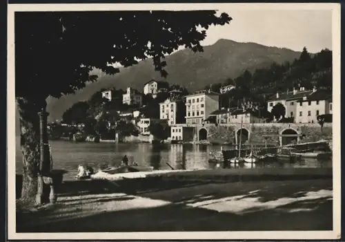 AK Ascona, Ortspartie, Boote im Hafen