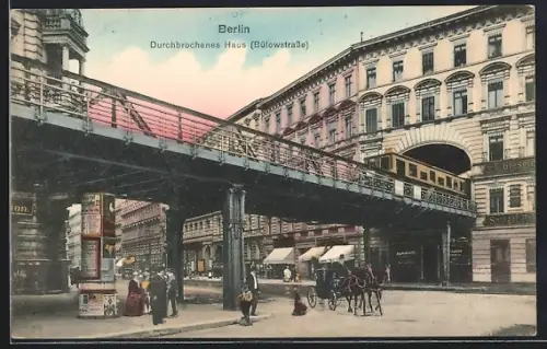 AK Berlin-Schöneberg, Durchbrochenes Haus Bülowstrasse, Hochbahn, Strassenansicht