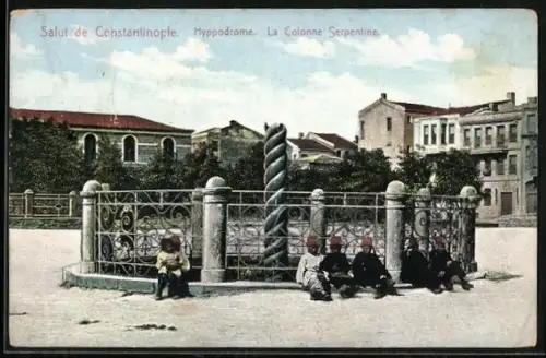 AK Constantinople, Hippodrome, La Colonne Serpentine mit Kindern