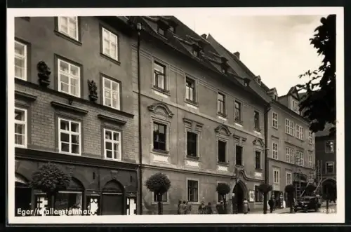 AK Eger, Wallensteinhaus mit Passanten