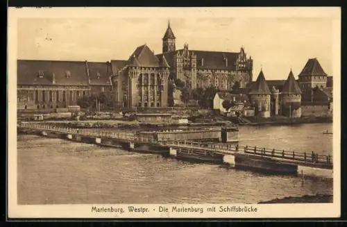 AK Marienburg / Malbork, Die Marienburg mit Schiffsbrücke