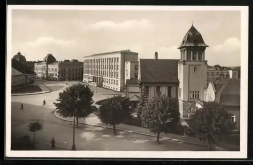 AK Hradec Králové, Strassenpartie mit Kirche