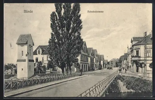 AK Bünde, Bahnhofstrasse mit Brücke