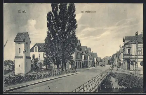 AK Bünde, Bahnhofstrasse mit Brücke