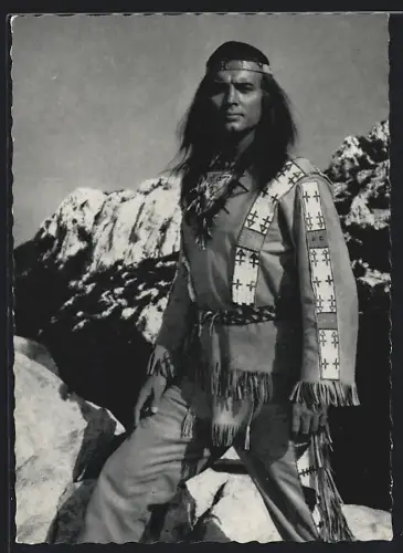 AK Schauspieler Pierre Brice als Winnetou