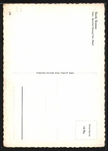 AK Schauspielerin Gardy Granass in Kelnerin-Uniform