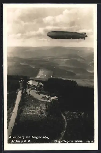 AK Wildenthal, Zeppelin über dem Auersberg mit Bergbaude, Luftbild