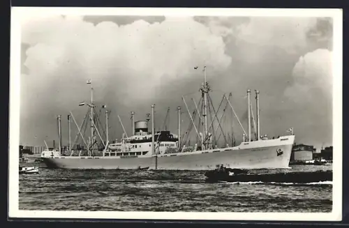 AK Handelsschiff M.S. Graveland im Hafen