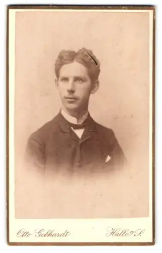 Fotografie Otto Gebhardt, Halle a. S., Poststrasse 9 u. 10, Porträt eines jungen Mannes