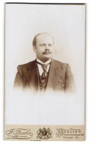 Fotografie J. Fuchs, Berlin, Friedrichstrasse 108, Porträt eines Herren