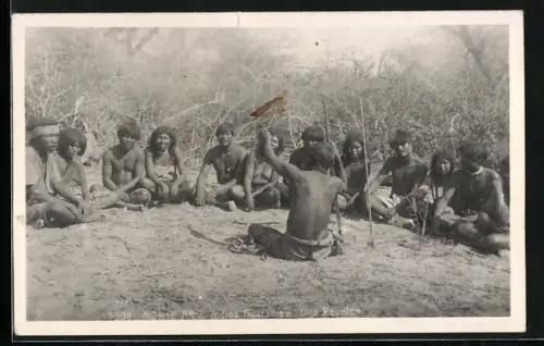 Fotografie Indios Guaranies, Una Reunion, Indigens Volk der Guarani