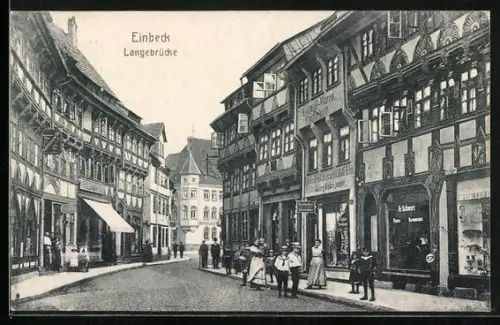 AK Einbeck, Strasse Langebrücke mit Geschäften