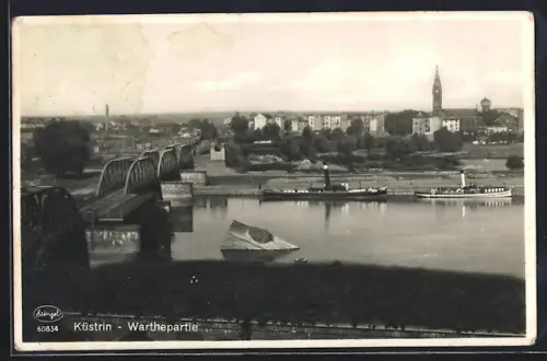 AK Cuestrin / Kostrzyn, Gesamtansicht mit Warthepartie, Dampfer