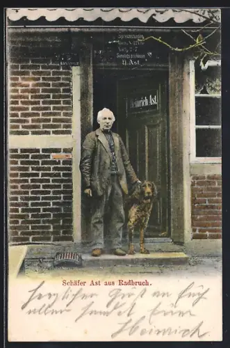 AK Radbruch, Schäfer Heinrich Ast mit Hund vor seinem Haus