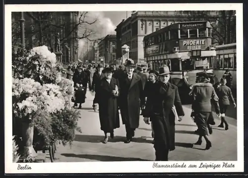 AK Berlin, Blumenstände und Busse am Leipziger Platz