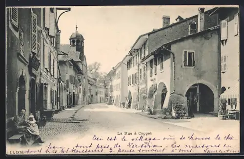 AK Coppet, La Rue, Strassenpartie im Sonnenlicht