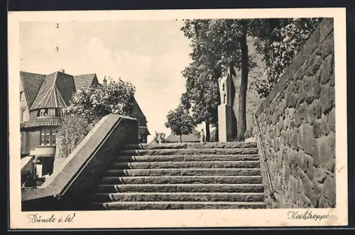 AK Bünde i. W., Kirchtreppe mit Statue