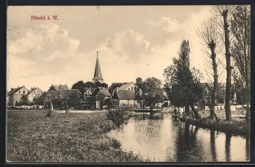 AK Bünde i. W., Kirche, Dorfansicht, Fluss