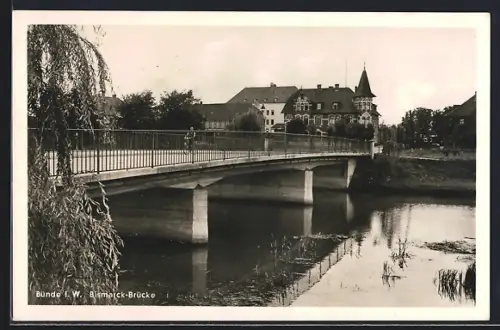 AK Bünde i. W., Bismarck-Brücke mit Turmgebäude