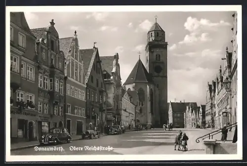 AK Donauwörth, Obere Reichsstrasse mit Kirche