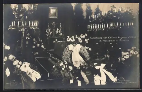 AK Potsdam, Aufbahrung der Kaiserin Auguste Victoria im Mausoleum