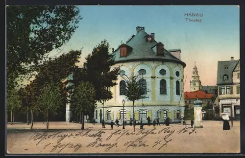 AK Hanau, Strassenpartie mit Kleidergeschäft Louis Gertenbach und Theater