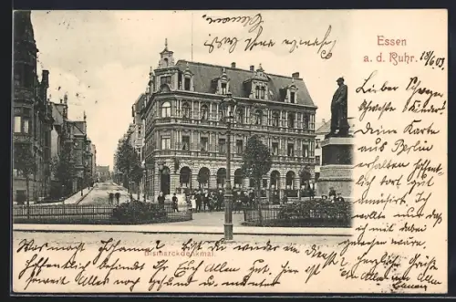 AK Essen a. d. Ruhr, Bismarckdenkmal mit Strassenpartie