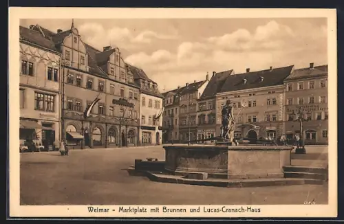 AK Weimar / Thür., Marktplatz mit Brunnen und Lukas-Cranach-Haus