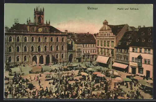AK Weimar / Thür., Ansicht Rathaus, buntes Treiben auf dem Marktplatz
