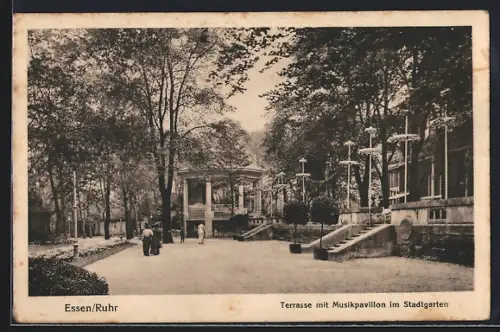 AK Essen /Ruhr, Stadtpartie mit Terrasse und Musikpavillon