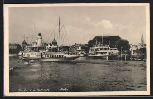 AK Konstanz a. Bodensee, Hafenpanorama mit Dampfer