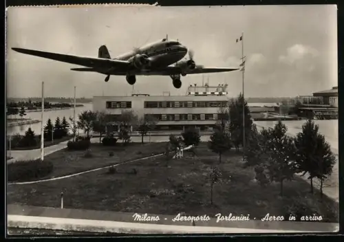 AK Milano, Aeroporto Forlanini, Aereo in arrivo
