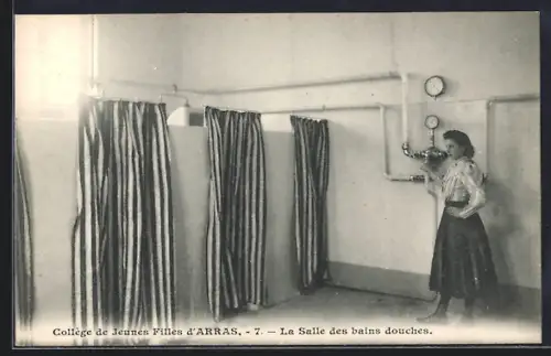 AK Arras, Collège de Jeunes Filles, La Salle des bains douches