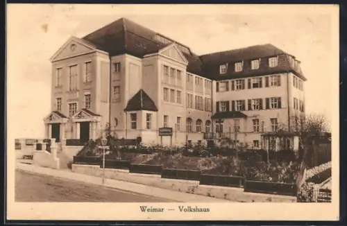 AK Weimar / Thür., Strassenansicht vom Volkshaus
