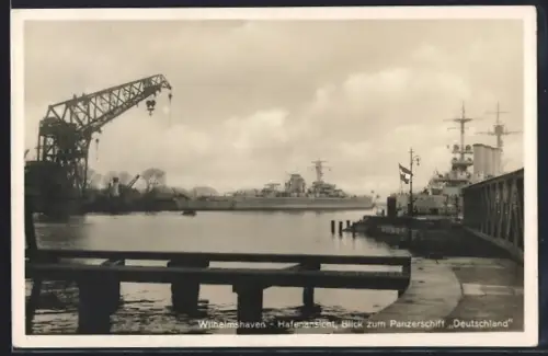 AK Wilhelmshaven, Hafenpartie mit Panzerschiff Deutschland, Kriegsmarine