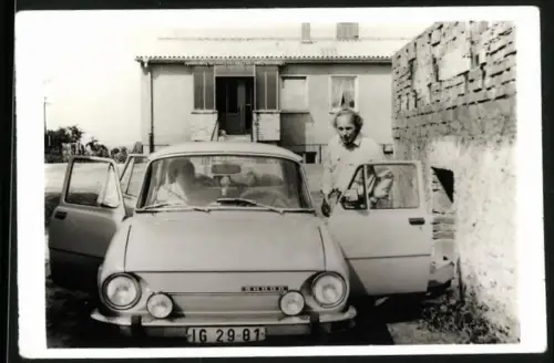 Fotografie Auto Skoda 100, Kennzeichen: IG 29-81