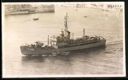 Fotografie Joseph Pavia, Valletta, Schiff Trawler of the Isles Class Hellisay T391